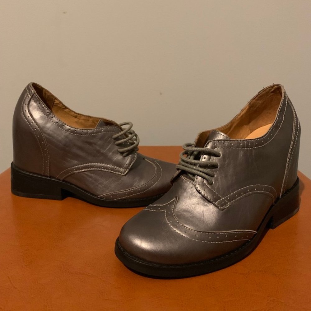 NEW Jeffrey Campbell Silver Heel Oxfords 5.5